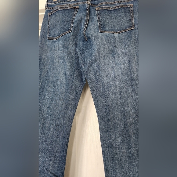 Banana Republic Slim Bootcut Jean - Size 28/6P - Picture 2 of 11